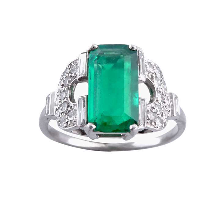 Emerald and diamond arc ring, the long emerald cut emerald of approximately 1.30ct,